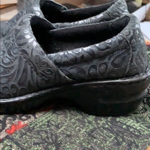 BOC Clogs grey and black pattern